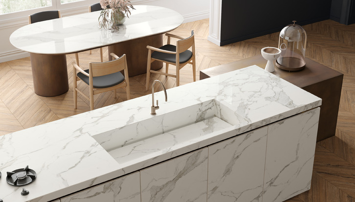  top cucina gres porcellanato effetto marmo Calacatta Light SapienStone per isola, piano di lavoro e tavolo