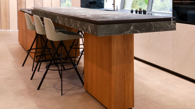 SapienStone top gres porcellanato tavolo showroom Barcellona Spagna 