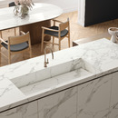 Top cucina: gres porcellanato effetto marmo bianco per 5 design luminosi