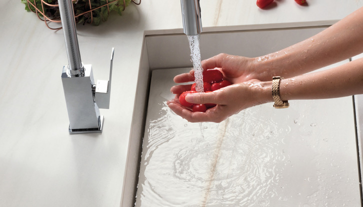 top cucina gres porcellanato effetto marmo Bianco Lasa SapienStone per piano di lavoro e lavabo