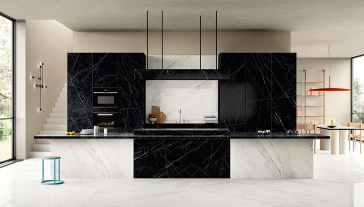 top cucina effetto marmo nero Dark Marquina di SapienStone. Top cucina nero venato super resistente per isola, piano di lavoro e tavolo