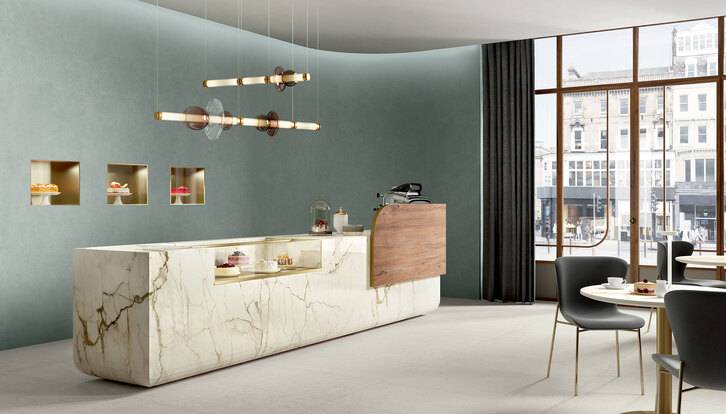 Cucina effetto marmo e legno