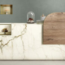 Cucina effetto marmo e legno